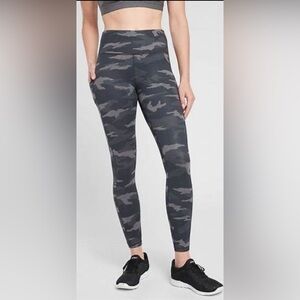 Athleta

Ultimate Stash Pocket Camo 7/8 Tight with Side pockets- 1X